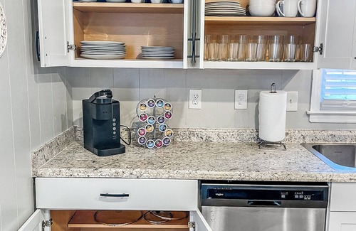 Hidden Valley House | Cheerful & Spacious in Prime Location, Ready for YOU!