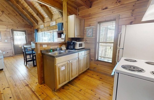 Townsend Cabin | Chelle's Sanctuary 2 Bedroom Cabin by RedAwning