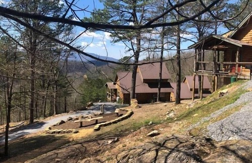 Townsend Cabin | Chelle's Sanctuary 2 Bedroom Cabin by RedAwning