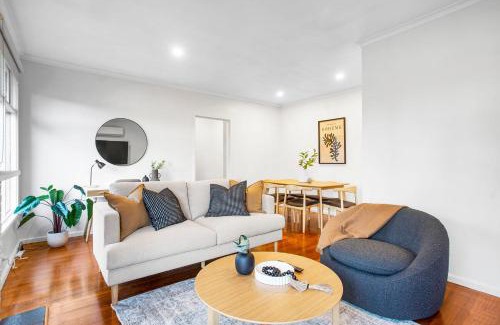 Cheltenham House | Cheltenham Charm by Ready Set Stay