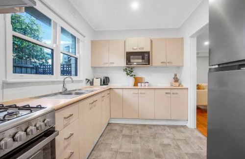 Cheltenham House | Cheltenham Charm by Ready Set Stay