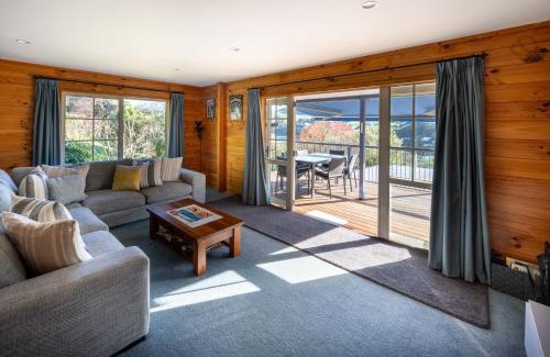 Akaroa House | Chemin Wonder - Akaroa Holiday Home