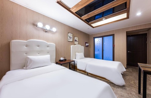 Cheongju Hotel | Cheongju Bungmunro Tomato