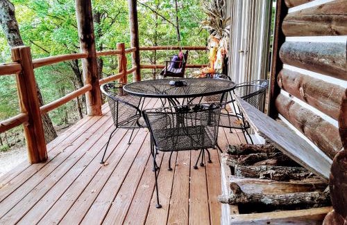 Eureka Springs Ski Chalet | Cherokee Mountain log Cabins