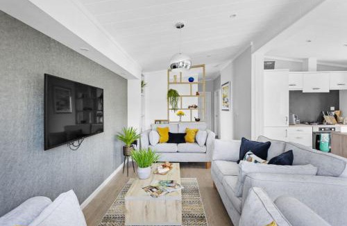 Lifton House | Cherry Lodge, 14 Roadford Lake Lodges