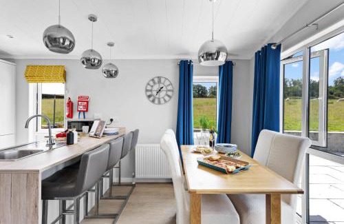 Lifton House | Cherry Lodge, 14 Roadford Lake Lodges