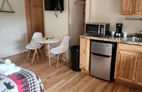 Bethlehem Resort | Cherry Lodge: King Room Near Nature Trails