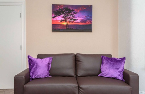 South Shore Apartment | Cherry Property - Passionfruit Suite