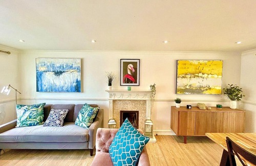 Runnymede House | Chertsey Luxurious Three Bedroom Two Bath Home 3