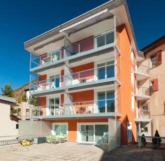 Pontresina House | Chesa Quadrella Zimmer mit Küchenzeile inklusive Bergbahnen im Sommer-ausser Studio