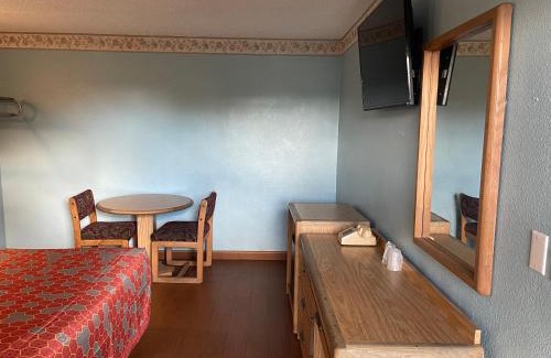 Southwest Anaheim Hotel | Chester Inn Motel