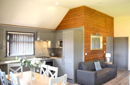 Fitling House | Chestnut 3 Hot Tub