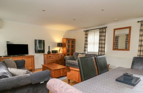 Trawscoed House | CHESTNUT COTTAGE, family friendly, with a garden in Llanilar