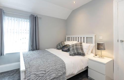 Dunmurry House | Chestnut House, Beautiful, spacious & comfortable