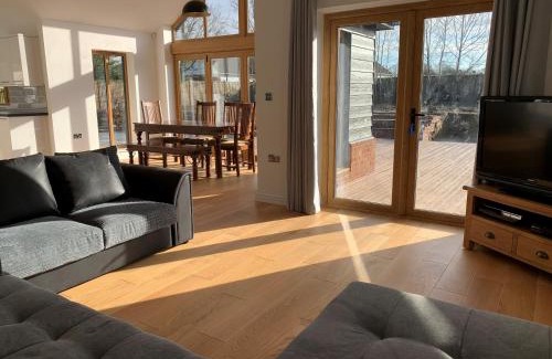 Maidstone House | Chestnut-Lodge is rural, secluded, private with Hot Tub