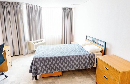 Bay Street Corridor Hotel | Chestnut Residence - Campus Accommodation