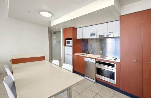 Surfers Paradise Apartment | Chevron Renaissance Holiday Apartment