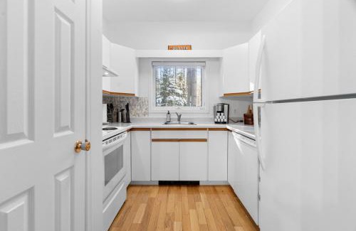 Mont-Tremblant House | Chez Dodo Chalet Tremblant 3bdrs condo with fireplace
