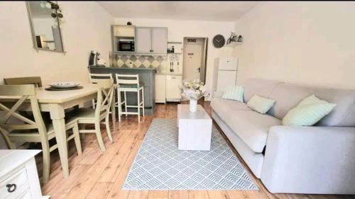 Valescure Apartment | Chez K&D studio by Amel 11
