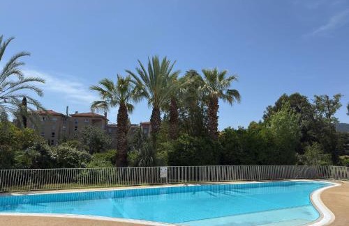 Hyeres City Centre Apartment | Chez Léon