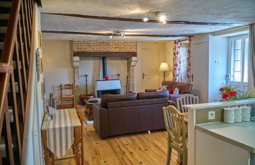 Pageas House | Chez Lucy Gite with private pool in a tranquil setting. Free fibre Sleeps 4/6