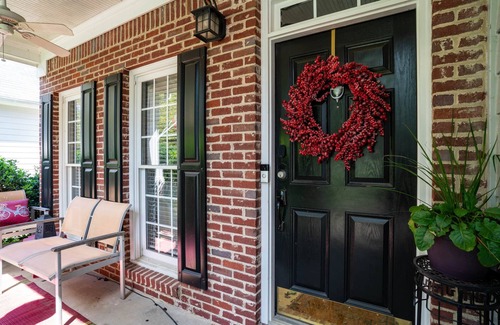 Doraville House | Chez Mela Atlanta -3BR/2.5 BA home, sleeps 8 6 car