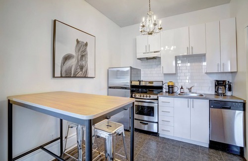 Plateau Mont Royal Apartment | Chez Mont Royal Apartments