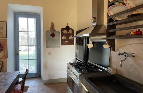 Il Serraglio Villa | Chianti family villa, 5 bedrooms, infinity pool, A/C, EV charger, BBQ, 360° view