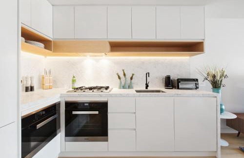 Malvern Apartment | Chic 1-Bed with a Sleek Balcony near Shops