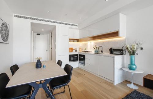 Malvern Apartment | Chic 1-Bed with a Sleek Balcony near Shops