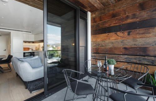 Malvern Apartment | Chic 1-Bed with a Sleek Balcony near Shops