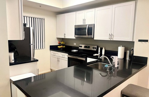 Airport Area Apartment | Chic 1-bedroom 1-bath in central Irvine Location! Monthly Furnished Rental