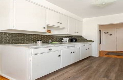 Wexford Apartment | Chic 1-bedroom apartment in fabulous Toronto with AC, WiFi