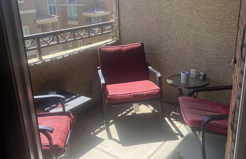 Pepper Ridge Apartment | Chic 1-bedroom apartment in fabulous Phoenix with beautiful pool and BBQs