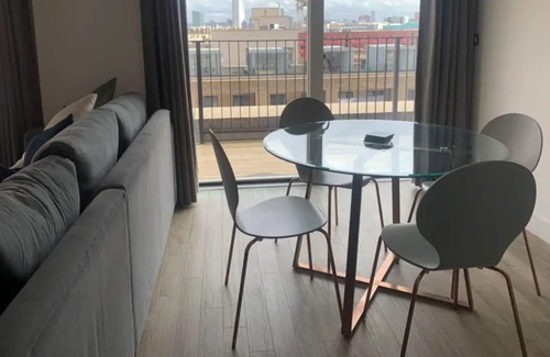 Bow Apartment | Chic 1BD Flat overlooking the canal - Hackney Wick