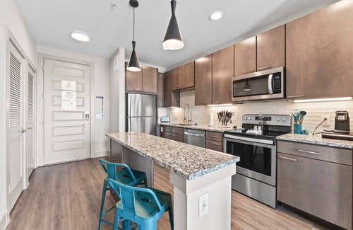 Montopolis Apartment | Chic 1BR king suite close to Downtown w/fast WiFi