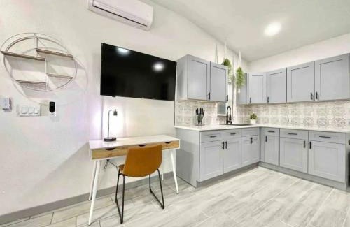 Dover Shores West House | Chic 1br Orlando Stay Parking, Wi-fi Comfort