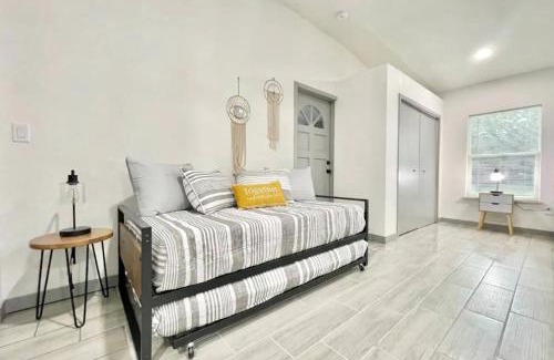 Dover Shores West House | Chic 1br Orlando Stay Parking, Wi-fi Comfort
