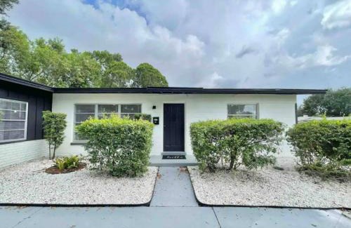 Dover Shores West House | Chic 1br Orlando Stay Parking, Wi-fi Comfort
