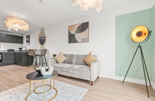 Vauxhall Apartment | Chic 2-Bed City Centre Apartment, Family-Friendly with Parking & Wi-Fi, Accommodates 4