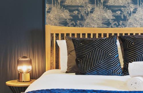 Shepherd's Bush Apartment | Chic 2 Bed Flat West London