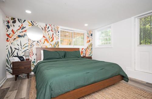 Church Street Apartment | Chic 2-Bed Haven with Vibrant Décor in SE Atlanta