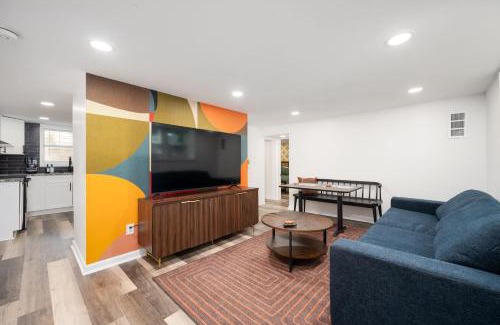 Church Street Apartment | Chic 2-Bed Haven with Vibrant Décor in SE Atlanta