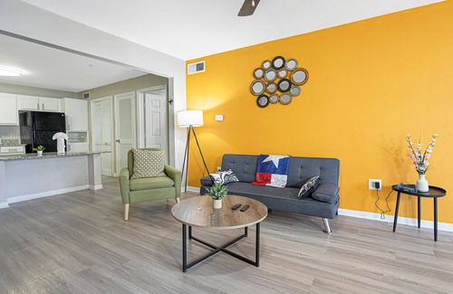 Pleasant Valley Apartment | Chic 2-bedroom apartment with WiFi, AC in marvelous Austin