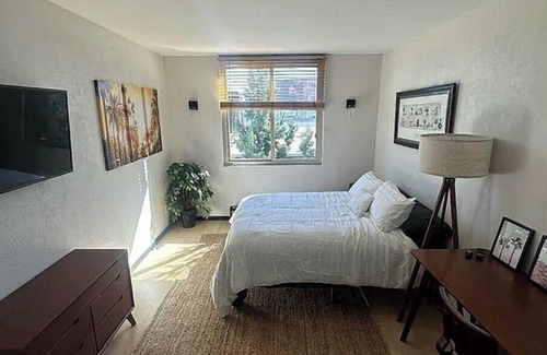 West Hollywood Condo | Chic 2-bedroom condo with WiFi, AC in lovely West Hollywood