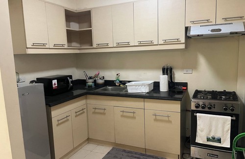 Bagong Lipunan Ng Crame Condo | Chic 2-bedroom condo with WiFi, fitness room and Pool in vibrant Quezon City