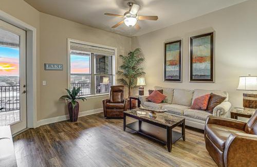 Horseshoe Bay House | Chic 2BD with Balcony Pool Hot Tub & Marina Views