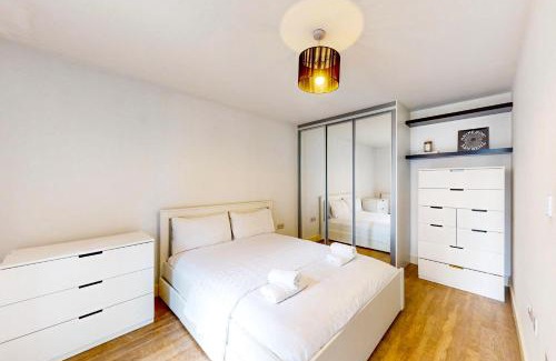 Dalston Apartment | Chic 2Bed APT - 4 Mins To Dalston Junction Station