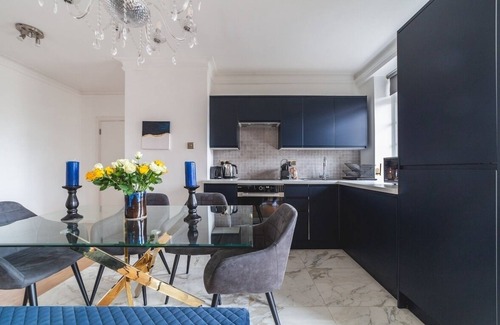 Childs Hill Apartment | Chic 3BR Flat - next to Finchley Road Tube Station - Bright and Spacious