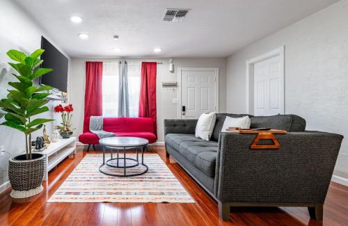 Lakeland House | Chic 3BR Lakeland Home Fenced Yard Sleeps 11